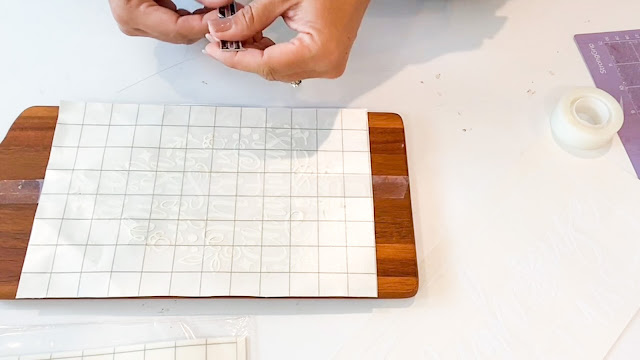 HOW DO YOU APPLY VINYL TO CUTTING BOARDS MADE OF WOOD? 5 hinge method to apply vinyl on wood cutting board
