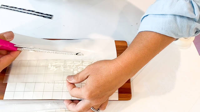 HOW DO YOU APPLY VINYL TO CUTTING BOARDS MADE OF WOOD? 6 how to do the hinge method to apply vinyl