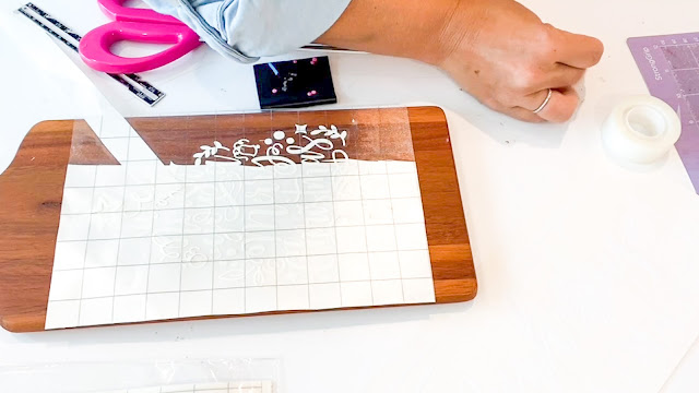 HOW DO YOU APPLY VINYL TO CUTTING BOARDS MADE OF WOOD? 7 what is the hinge method to center vinyl